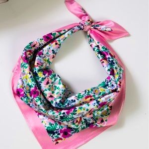 FLOWER PRINT SILKY FEELING BANDANA SCARF